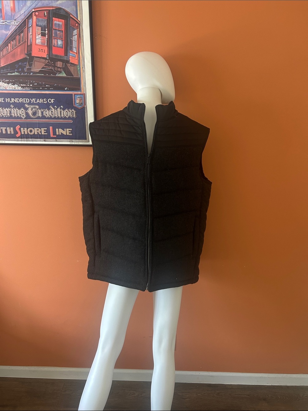 APT 9 men’s heathery black wool blend quilted insulated sleeveless vest